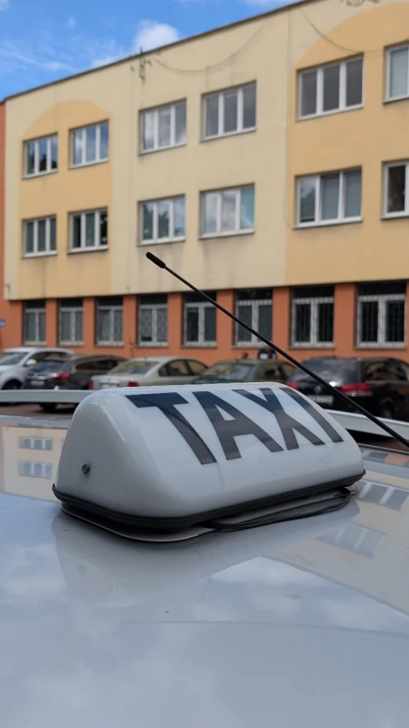 Taksówkarz: Pięć, sześć lat i koniec. Nawet Ubery nie pomogą [Rozmowa]