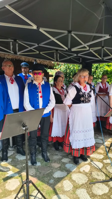 Na ludową nutę w Zagrodzie Tatarskiej. Wystąpił zespół z Ożarowa