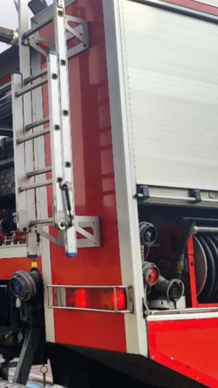 Żona nie mogła wejść do mieszkania, mąż nie odpowiadał. Na pomoc wezwała strażaków