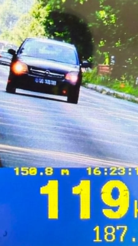 37-latek jechał 119 km/h w zabudowanym. Stracił prawo jazdy, zapłaci 4000 zł mandatu. Dostał też 14 punktów
