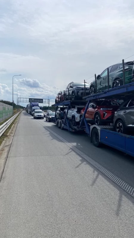 Niecały kilometr w godzinę. Po wypadku olbrzymie korki na zjazdach z autostrady