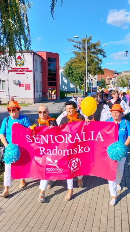 [ZDJĘCIA, PROGRAM] Senioralia rozpoczęte. Seniorzy przyjęli od prezydenta klucze do miasta