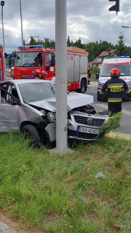 Wypadek w Gomunicach. Na DK91 zderzyły się samochód osobowy i ciężarowy