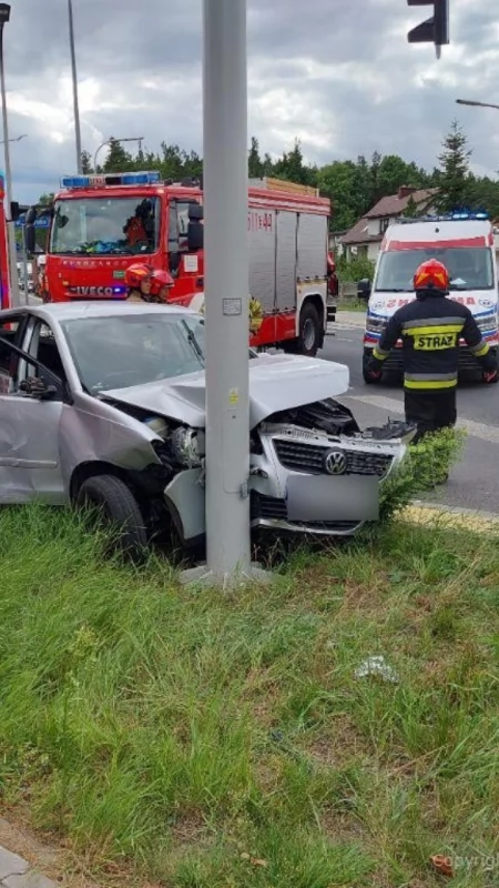 Wypadek w Gomunicach. Na DK91 zderzyły się samochód osobowy i ciężarowy