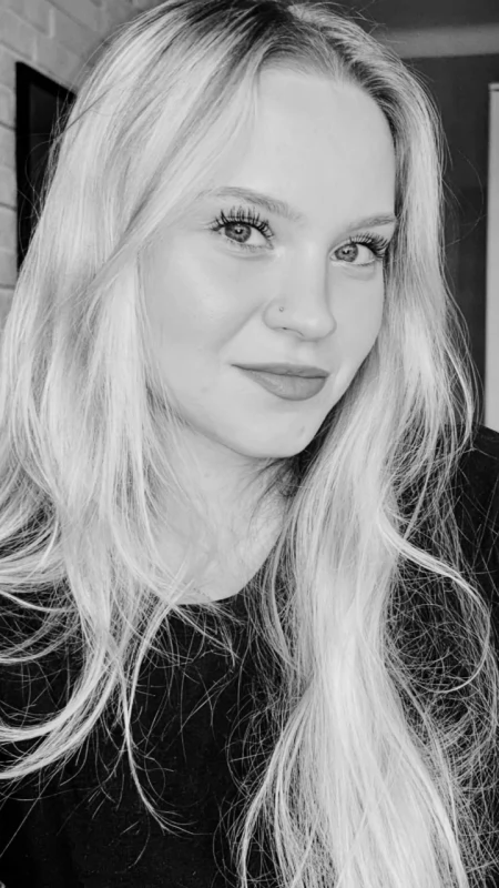 22-letnia Roksana Nieznańska zginęła w wypadku. Dzisiaj odbędzie się jej pogrzeb. 19-letni podejrzany usłyszał zarzuty