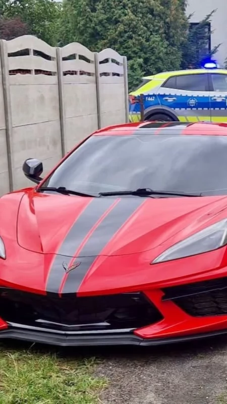 37-latek kupił tablice rejestracyjne w internecie. Założył w Chevrolecie, żeby się przejechać. Trafił do celi, grozi mu więzienie