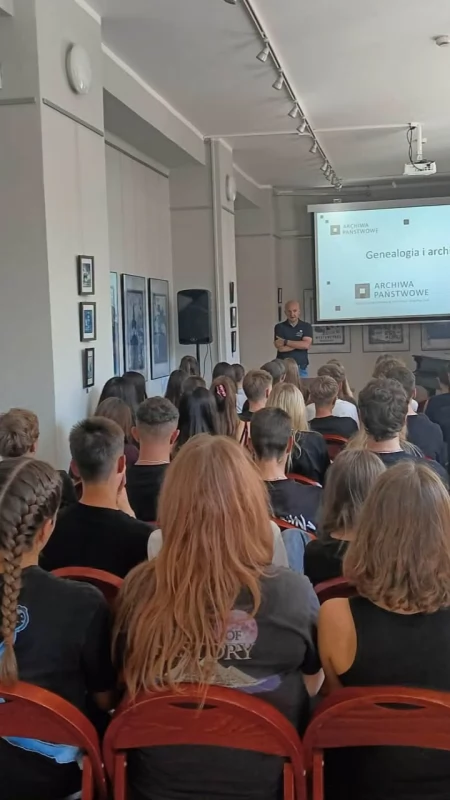 Archiwa, genealogia i historia rodzinna. Spotkania dla młodzieży w radomszczańskim muzeum