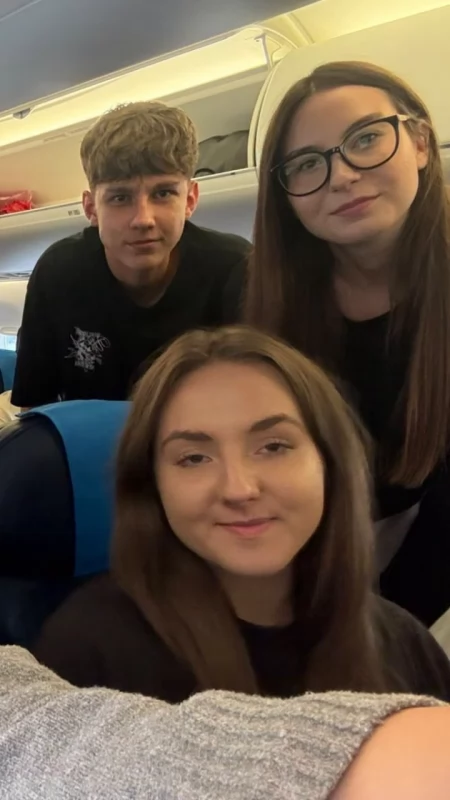 Maja, Wiktoria, Zuzia, Filip i pan Paweł z Mechanika na wyspie Utøya w Norwegii