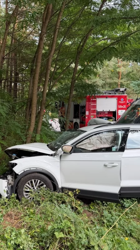 Wypadek w miejscowości Jabłonna. Zderzenie Iveco z Volkswagenem. Poszkodowane dwie osoby 