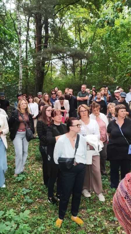 Radomszczanie odkrywają żydowski cmentarz. Sto osób na żywej lekcji historii