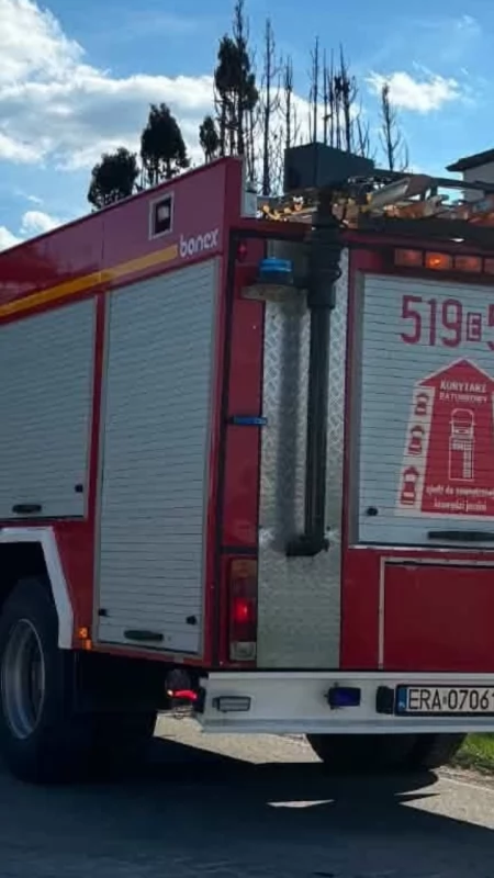 81-latka przewróciła się w korytarzu. Strażacy weszli do domu przez okno