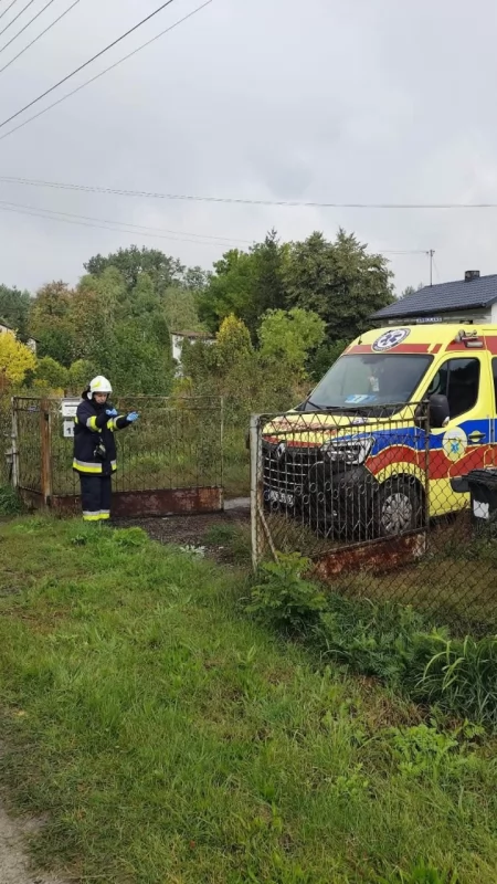 Interwencja w jednym z domów w miejscowości Blok Dobryszyce. Pomocy potrzebowała 46-letnia kobieta