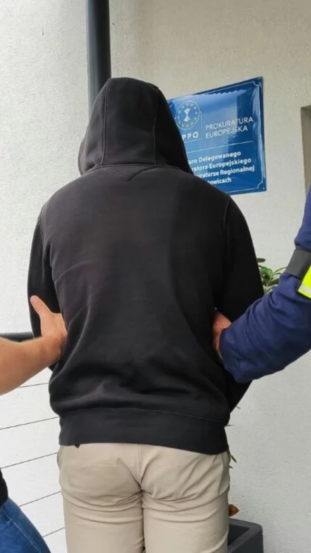 Bohater naszego śledztwa zatrzymany za oszustwa. Szkolił emerytów z Facebooka za unijnie pieniądze