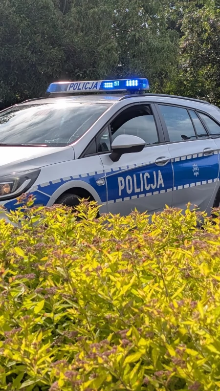 Usłyszał krzyki, pomyślał, że ktoś potrzebuje pomocy. Drzwi otworzyli strażacy
