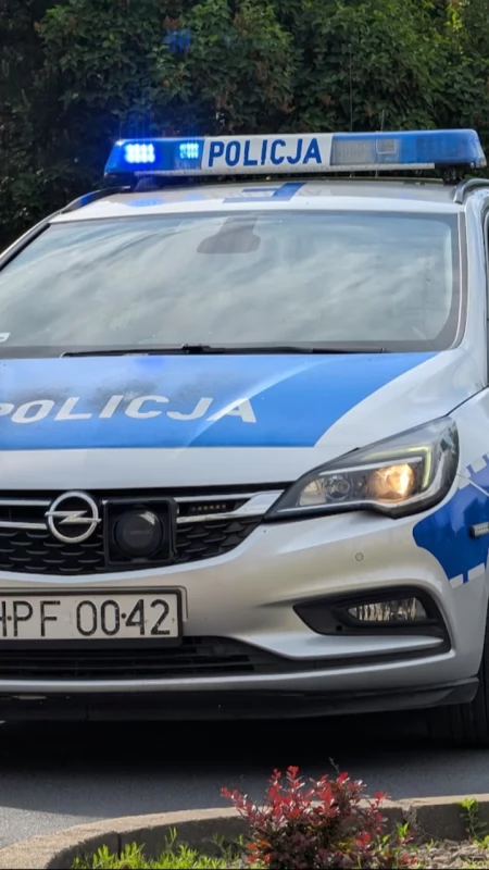 Nocna kontrola na Krakowskiej. 19-letni pasażer Audi był bardzo nerwowy. Okazało się, że ma przy sobie narkotyki