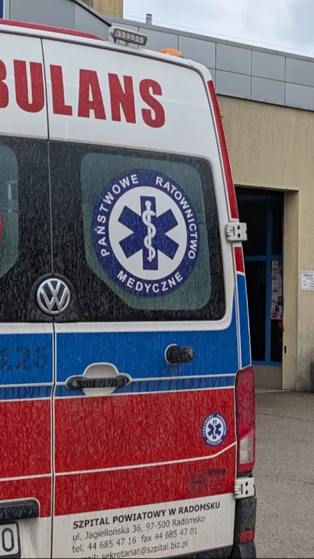 84-latka straciła przytomność. Na miejsce wysłano ratowników medycznych i strażaków