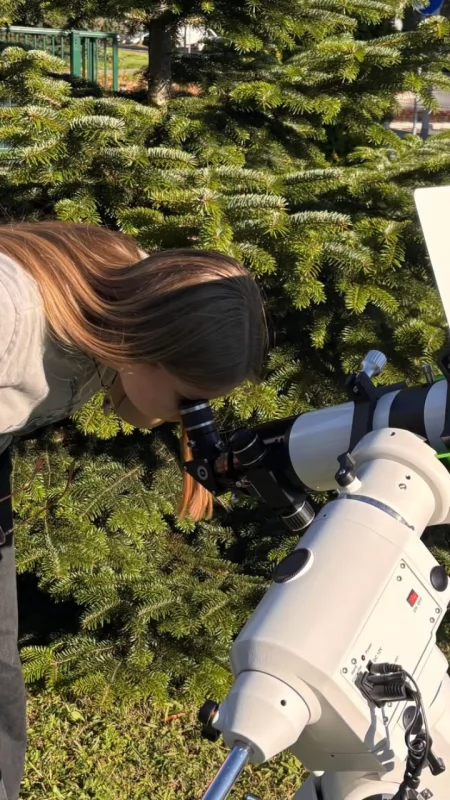Pierwsze testy teleskopu w I LO. Tak powstaje Powiatowe Uczniowskie Obserwatorium Astronomiczne