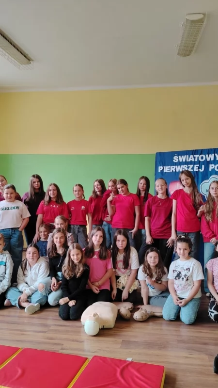 Zajęcia z pierwszej pomocy w Dwójce. Taka wiedza może się przydać każdemu