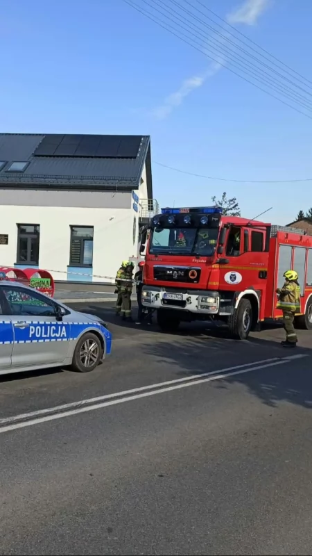 Mail z informacją o ładunku wybuchowym. Pracownicy ewakuowani. Na miejscu policja i straż pożarna