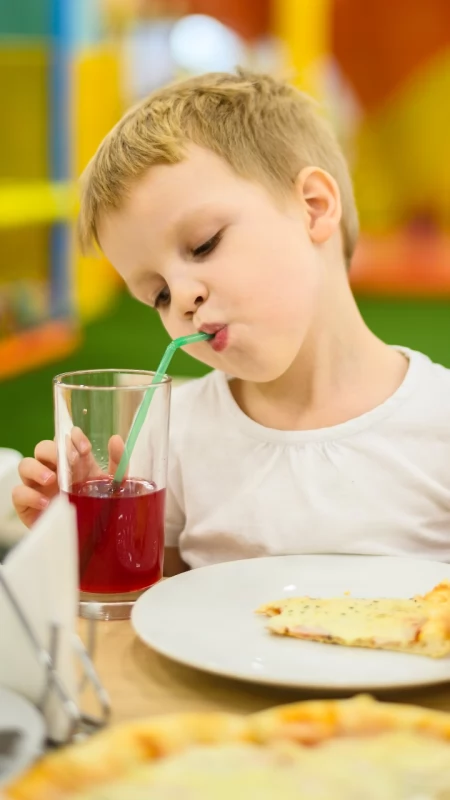 Mama przedszkolaka: - Mój syn jest zakochany w kotletach. Płacimy za coś, co i tak trafia do kosza