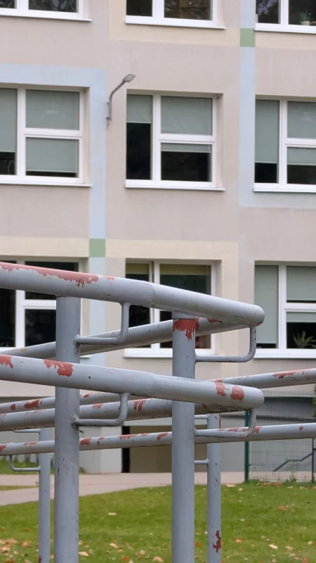 Miasto: Wiemy, że szkół jest za dużo. Wpuścimy tam seniorów. 