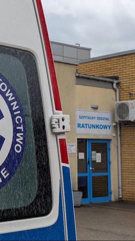 Wypadek podczas prac na dachu. Na miejsce zadysponowano śmigłowiec LPR