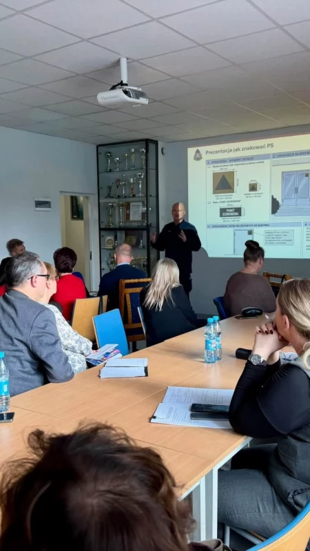 Szkolenie dla nauczycieli. Policjanci: - Gdy liczy się każda chwila, znajomość zasad ma znaczenie