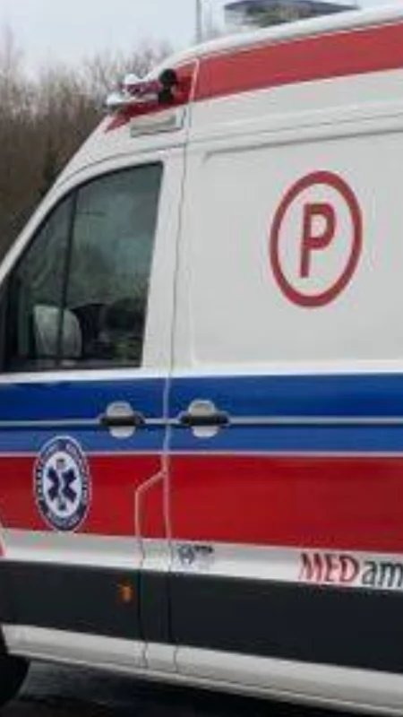 Wypadek w Niedośpielinie. Pieszy potrącony przez Mitsubishi. Mężczyzna zmarł w szpitalu