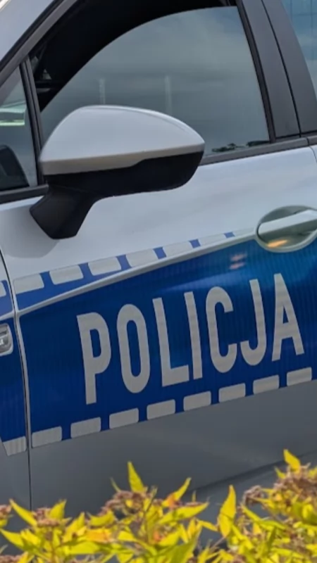 Pijany 44-latek przyjechał zatankować. Policjantom wulgarnie powiedział, co myśli o ich interwencji. Trafił do celi