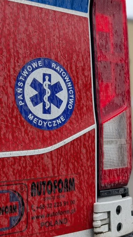Wypadek przy pracy. Maszyna wciągnęła rękę 46-latka