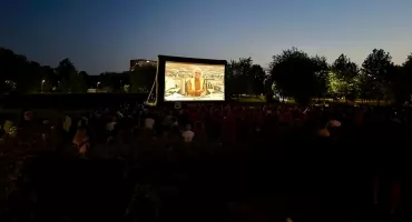 Kino na Leżakach 2025 w Radomsku. Jakie filmy zobaczycie na dużym ekranie w Parku Świętojańskim?