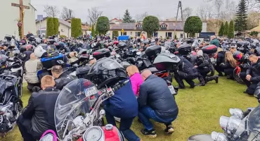 Motoświęconka w Strzałkowie. Motocyklowy gwar i wspólna modlitwa
