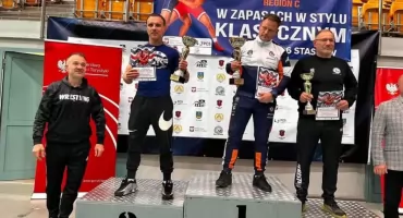Zapaśnicy ZKS-u Radomsko na drugim stopniu podium Międzywojewódzkich Mistrzostw Młodzików w Staszowie