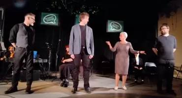 Członkowie Sceny Poezji w MDK wystąpili na scenie w Falenicy w spektaklu “Róbmy swoje”