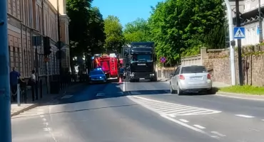 Uwaga! Kolizja na Narutowicza koło Muzeum Regionalnego