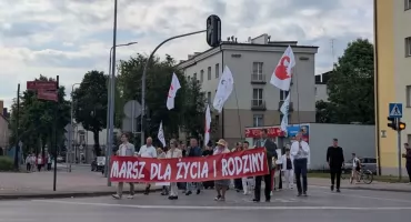 [ZDJĘCIA] Chłopak i dziewczyna, to jedyna prawdziwa rodzina. Marsz dla Życia i Rodziny na otwarcie XXV Radomszczańskich Dni Rodziny