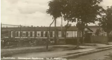 Pierwsze Liceum: Nowoczesna szkoła kategorii [Historia według Nowaka] 