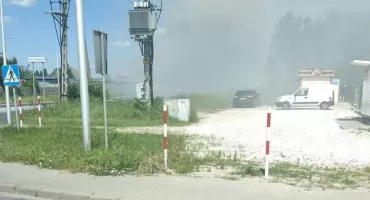 Pożar w firmie przy ulicy Łódzkiej. Dyżurny straży wysłał cztery zastępy
