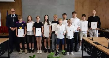 Najlepsi młodzi sportowcy i ich nauczyciele ze szkół podstawowych docenieni