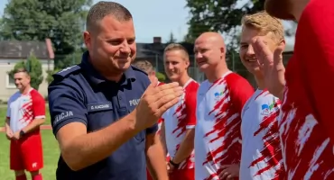 100-lecie sportu w Policji. W Strzałkowie policjanci i uczniowie zagrali o bezpieczne wakacje