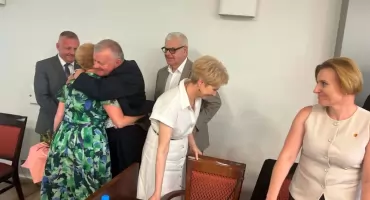 Zarząd powiatu z wotum zaufania i absolutorium. Zyberyng do Więcka: Panie imperatorze...