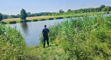 Ciało mężczyzny strażacy wyłowili z zalewu w Kodrębie