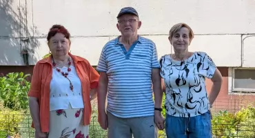 W przyblokowym ogródku: Ludzie ze spółdzielni powiedzieli, że mam to rozebrać. Stwierdziłam, żeby najpierw naprawili dach. Nie naprawili