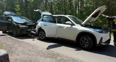Kolizja w miejscowości Wygoda. Lexus uderzył w tył Audi 