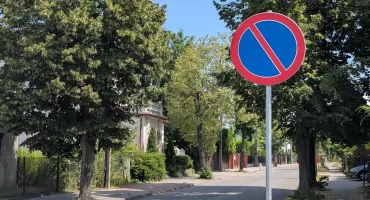 Na Rolnej się nie zatrzymasz, bo postawili znaki zakazu. Zirytowani mieszkańcy piszą petycję
