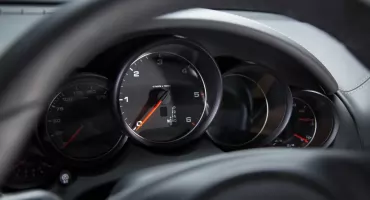 Strażacy wezwani do pożaru BMW. Zaczęło się od zwarcia w instalacji