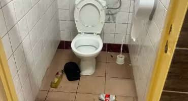 Wandal z Radomska ukarany za zniszczenie miejskiej toalety przy Reymonta