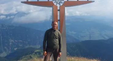 Pielgrzym w drodze: Paweł Nowak przeszedł prawie połowę trasy, już mija Włochy. Pieszo
