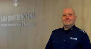 Ważne leki zostały na peronie. Dzielnicowy z Radomska ruszył na ratunek
