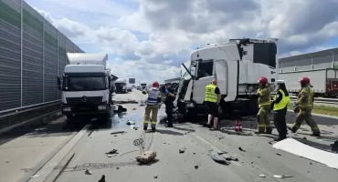 UWAGA: Wypadek na A1. Zderzyły się dwie ciężarówki. Jezdnia w kierunku Gdańska całkowicie zablokowana